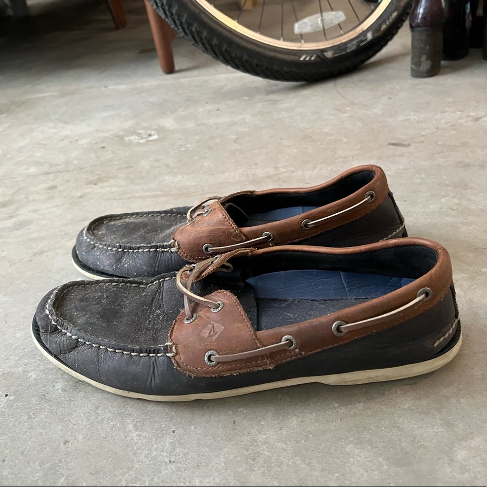 Vintage Sperry’s, classic navy and brown, for men